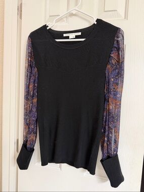 Veronica Beard Sweater. NEW condition 
Size Large